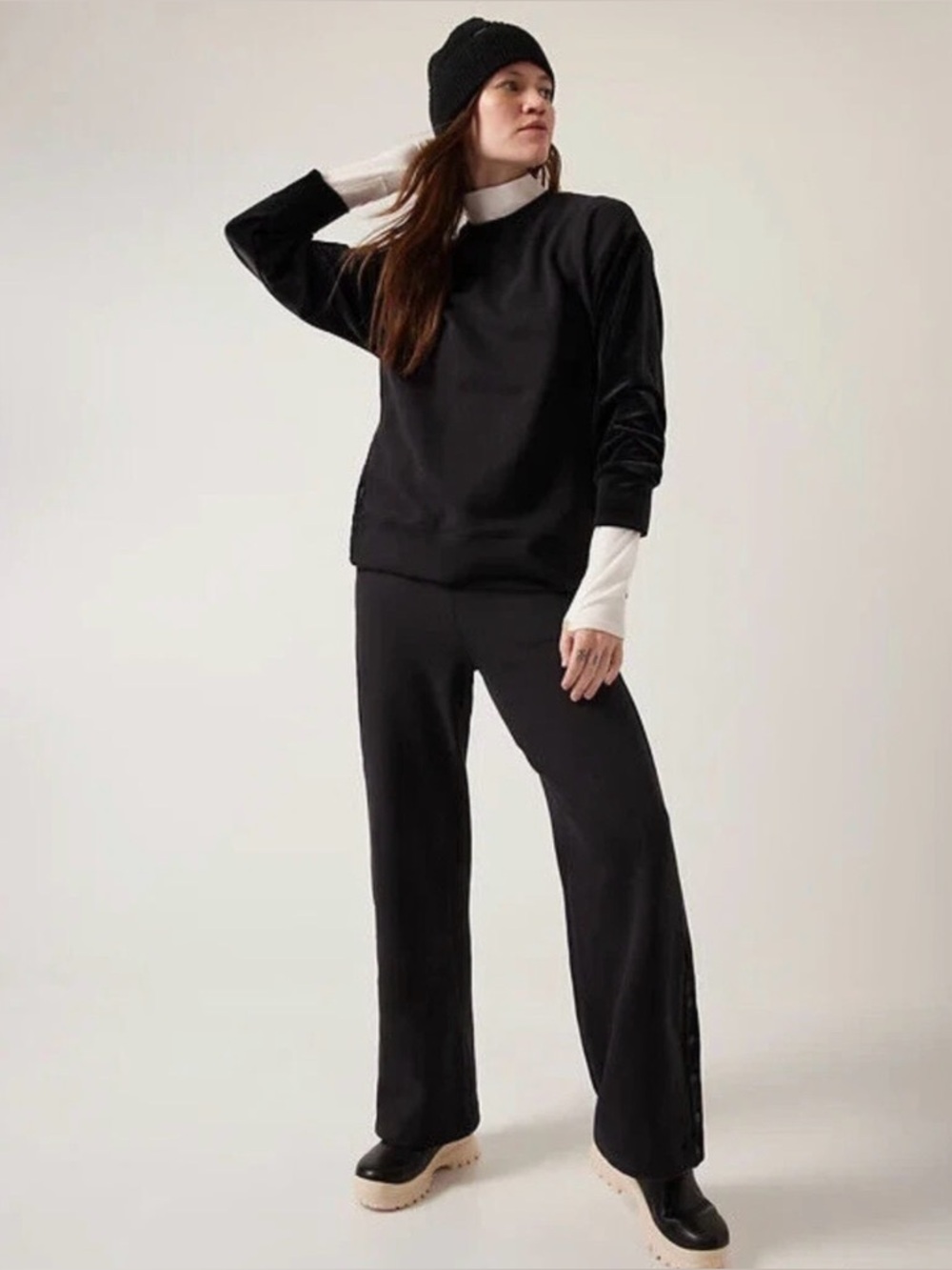Athleta Retroplush Velvet Crewneck Sweatshirt in Black Size Large